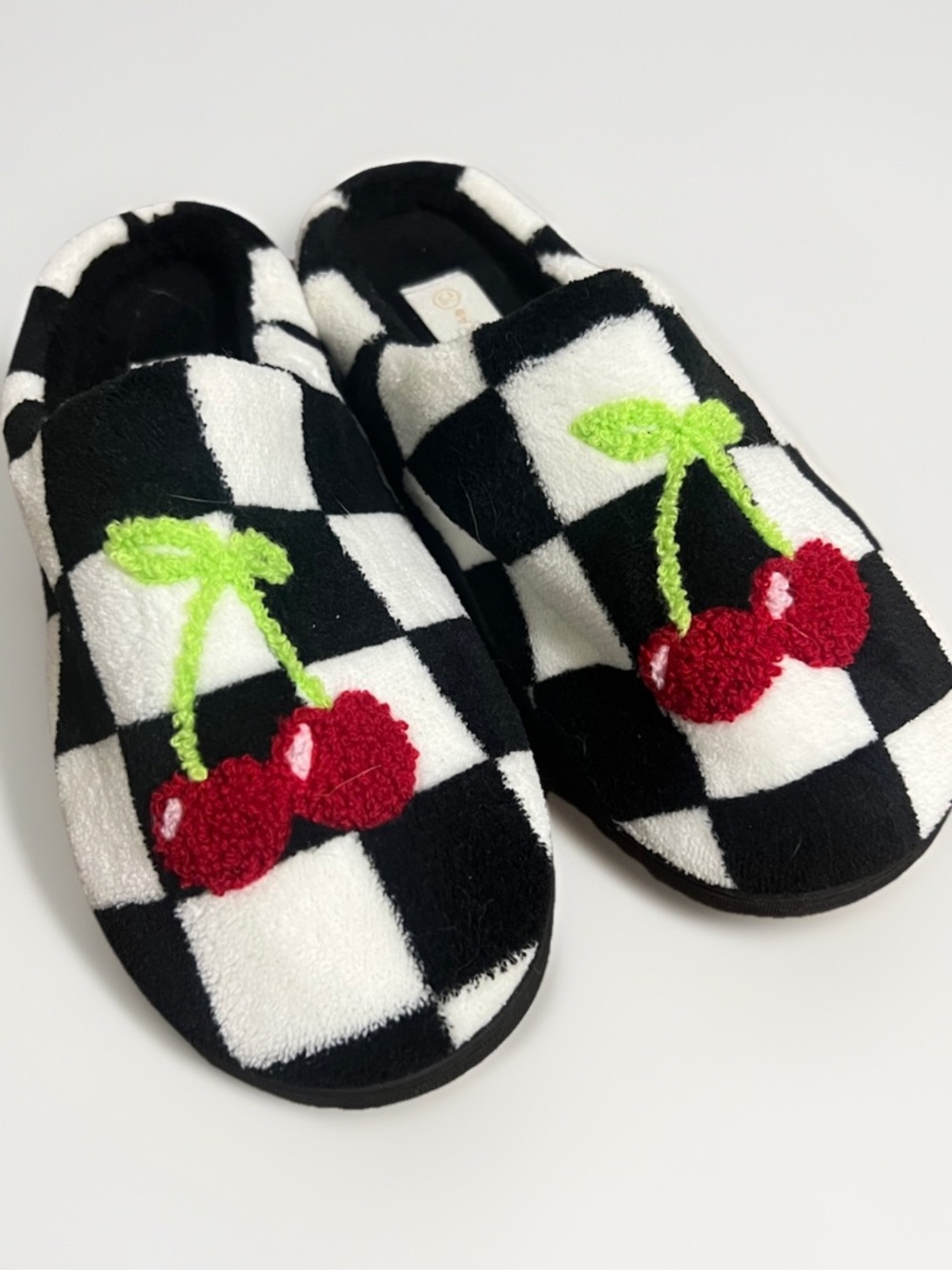 NWOT Black & White Bold Checkered Cherry 🍒 Slippers Women’s 10